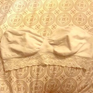 White lace bandeau